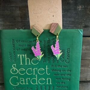 NWT handmade purple and olive green hollyhock earrings